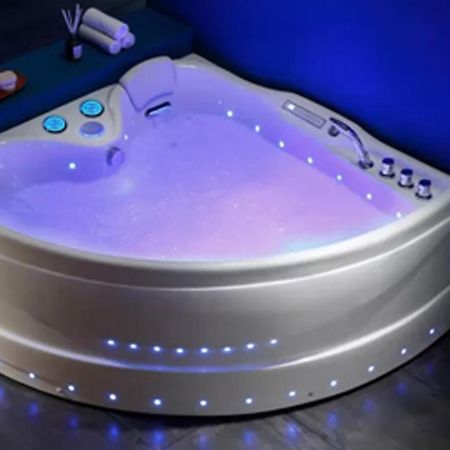 Love Room- Spa- Escale Amoureuse Puygaillard-de-Quercy Bagian luar foto