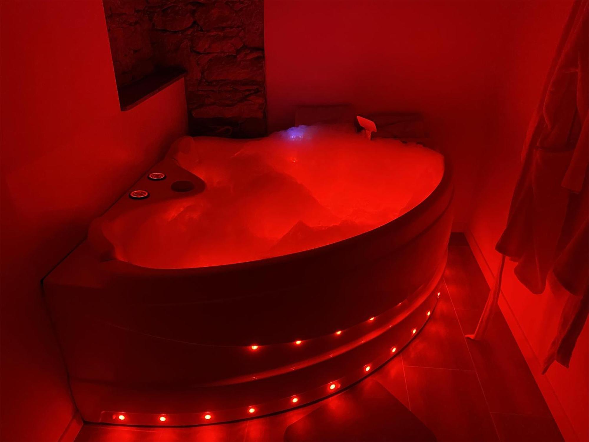 Love Room- Spa- Escale Amoureuse Puygaillard-de-Quercy Bagian luar foto